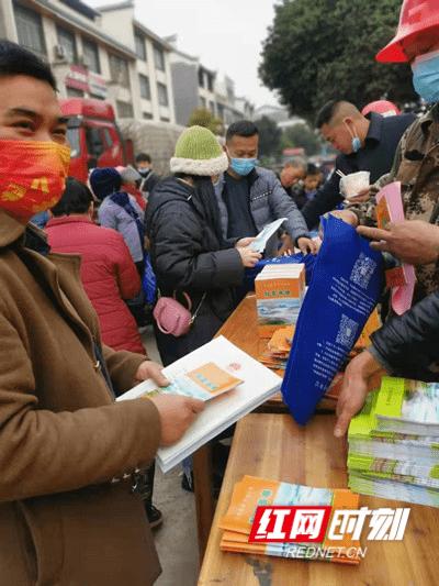 江永县开展迎新春科技进万家送科技下乡活动